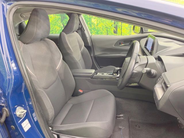 運転席シート廻りは使用感も少なく、良好な状態となっています。前オーナー様が丁寧に使っていたことがよくわかりますね。