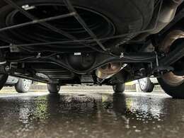 4ヶ月の消耗品も含む無料保証とオプションにて最長5年走行無制限の延長保証☆遠方のお客様はお近くのディーラーにて保証修理をお受けできます♪但し、現状販売車両は除きます。