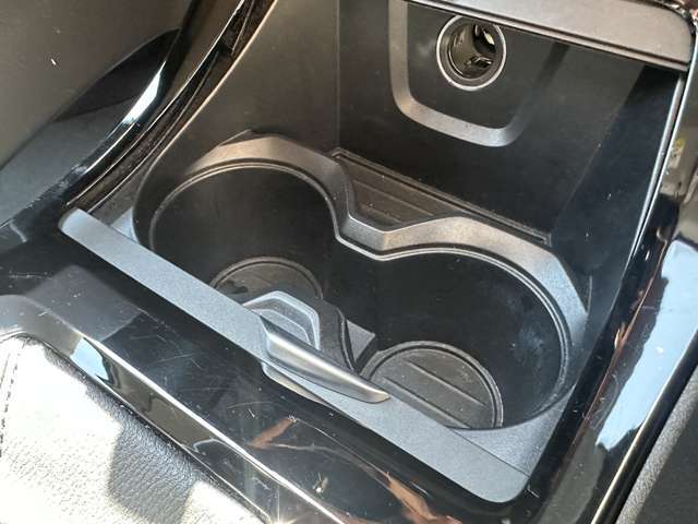 とても運転しやすい配置になっております♪スムーズに操作ができるレイアウト！