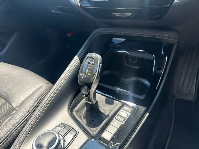 とても運転しやすい配置になっております♪スムーズに操作ができるレイアウト！