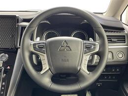 【ステアリング】軽い力で扱いやすいハンドルです。目立つ傷やスレなどなく綺麗な状態です！除菌プランいれていただくとさらに快適に！清潔なお車はお子様にも安心ですね！