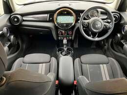 地域最大級の展示台数！お気に入りのお車があれば、ぜひステアリングを手にしてください。稀少モデルも鋭意取り揃え、幅広いニーズにお応え致します。スタッフ一同皆様のご来店を、心よりお待ち申し上げます。