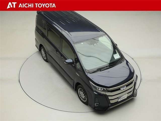 両側パワースライドドア付きだから、狭い駐車スペースなどでの乗り降りラクラク♪小さなお子さまのいるご家庭には嬉しい装備です。