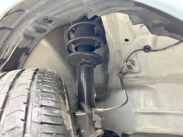お車を安心してお乗りいただく為には、足回りの定期点検が欠かせません。サービスサポート（有償保証）では無料点検もご提供しており、安心のカーライフをお過ごしいただけるサポート体制が整っています。