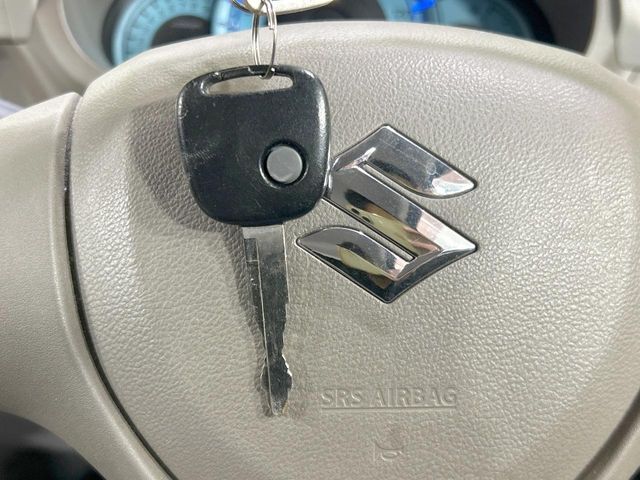 【キーレス】少し離れた場所からでもボタン一つでドアの開錠・施錠ができるのでとっても便利！ドアの鍵穴周りに傷をつけることもありません♪