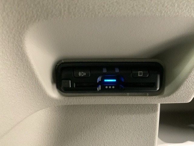 いまや快適なカーライフに欠かせないETCが付いています。