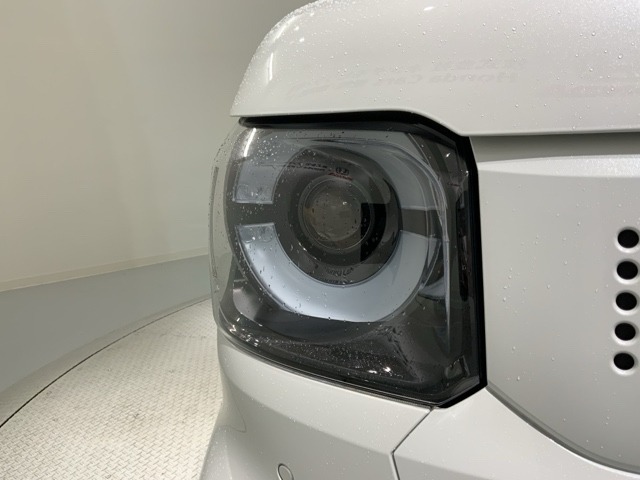 LEDヘッドライトは、点灯の瞬間から最大光量を発揮し、突然暗くなるトンネルなどでの安定感を高めます。