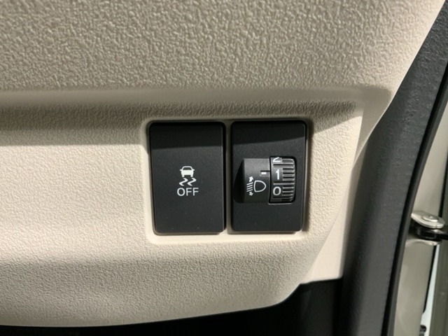 横滑り防止装置がついています。いざという時に安心ですね。