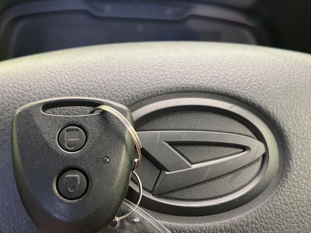 【キーレス】少し離れた場所からでもボタン一つでドアの開錠・施錠ができるのでとっても便利！ドアの鍵穴周りに傷をつけることもありません♪
