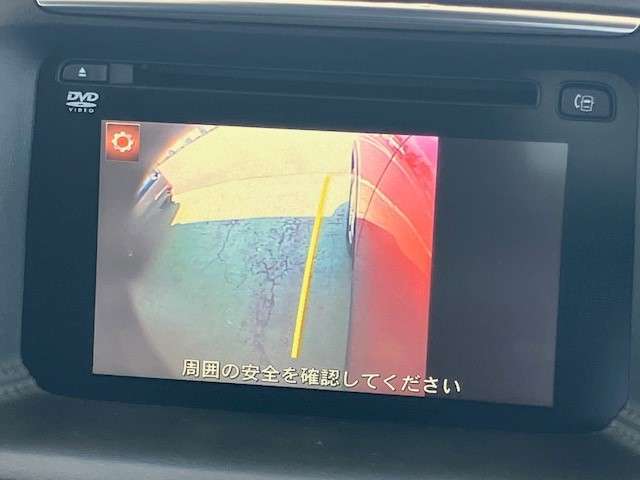 同じく標準装備のサイドカメラがございますので、決して小さくないボディサイズのCX-5でも離合をする時や幅寄せをする時等にし易くなりますね！