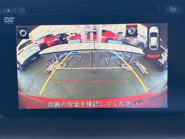 クッキリと映るバックカメラは夜間や雨天時等で大活躍！視認のし難い場所も映すことが出来るので今では取り付けされる方が多くなられた便利アイテムが標準装備です！