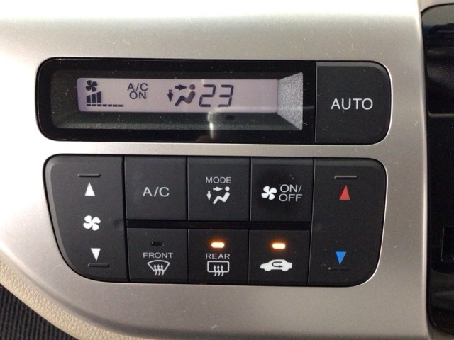 【オートエアコン】汗ばむ夏・ジメジメする梅雨時・冷え冷えする冬も快適☆♪　簡単操作で、春夏秋冬　一年中快適です♪お好みの温度をセットするだけで、エアコンの風量などを自動でコントロールします♪☆