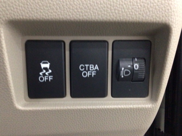 【あんしんパッケージ】追突軽減ブレーキのCTBA（シティブレーキアクティブシテム）＆6エアバッグ（運転席、助手席、サイド、サイドカーテンエアバッグ）搭載です！