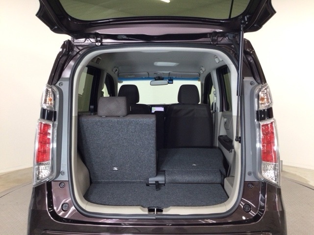 様々なパターンにアレンジができるラゲッジスペース♪お荷物の大きさや量・状況に合わせてアレンジできますので、とっても使い勝手良好ですよ♪タップリ積んで、楽しいお出かけを♪