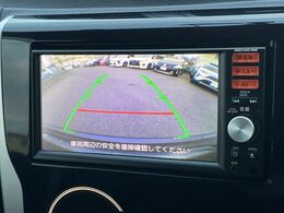 【バックカメラ】駐車時に後方がリアルタイム映像で確認できます。大型商業施設や立体駐車場での駐車時や、夜間のバック時に大活躍！運転スキルに関わらず、今や必須となった装備のひとつです！