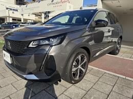 宝石を埋め込んだかのようなLEDヘッドライト