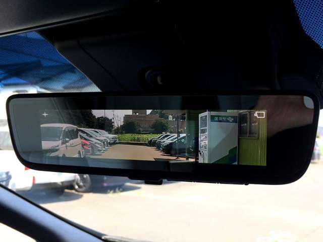 人気の純正デジタルインナーミラーが装備されております！後方視界のサポートに！煽り運転の抑止に！と人気のアイテムでございます！
