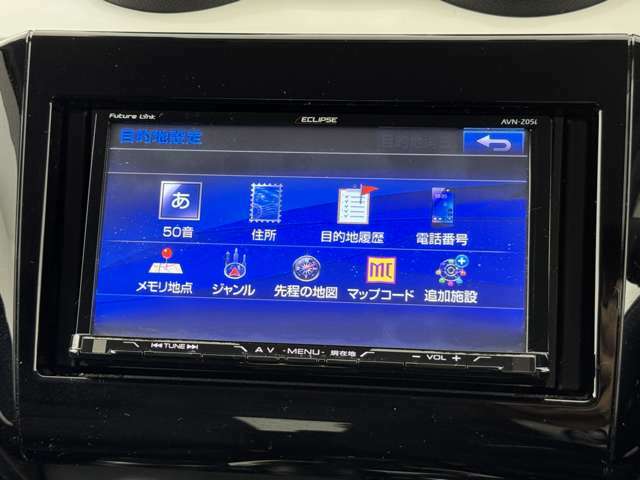ナビが装備されております♪各種オーディオメディアも充実しているので旅のお供にはピッタリだと思います！！