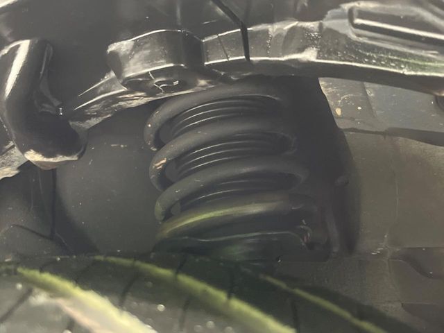 お車を安心してお乗りいただく為には、足回りの定期点検が欠かせません。サービスサポート（有償保証）では無料点検もご提供しており、安心のカーライフをお過ごしいただけるサポート体制が整っています。
