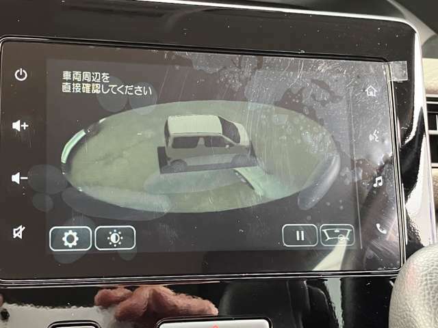 発進前の車両周囲の状況を確認できる3Dビューも付いているので発進前の安全確認もでき安心！