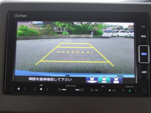 バックカメラ：後方確認がラクに出来るので駐車場も安心