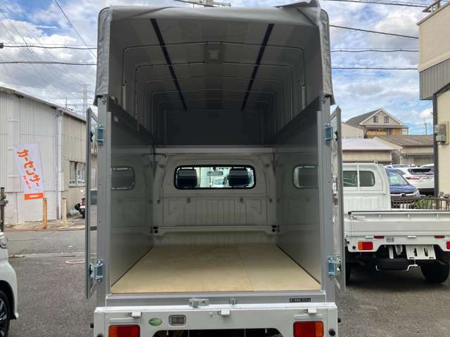 高さは2.5m　こちらの箱は荷物に応じてカスタマイズも可能です。荷室のサイズも選べますので、一度ご相談ください！