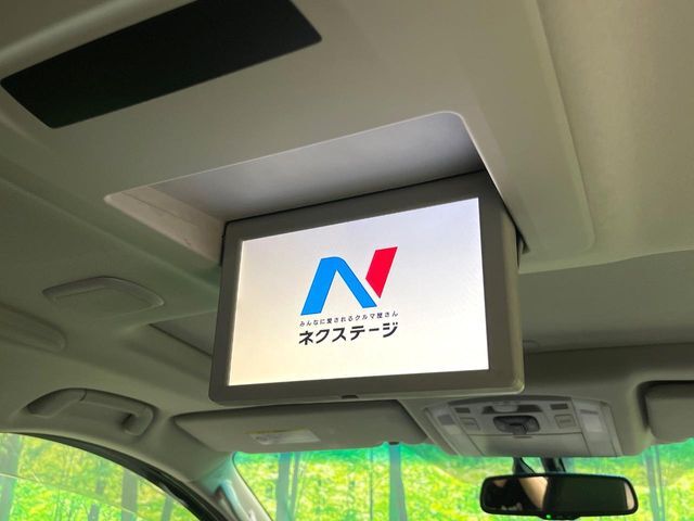 【フリップダウンモニター】大画面モニターで後席でもエンタメをお楽しみいただけます。小さなお子様にも大人気の装備です♪