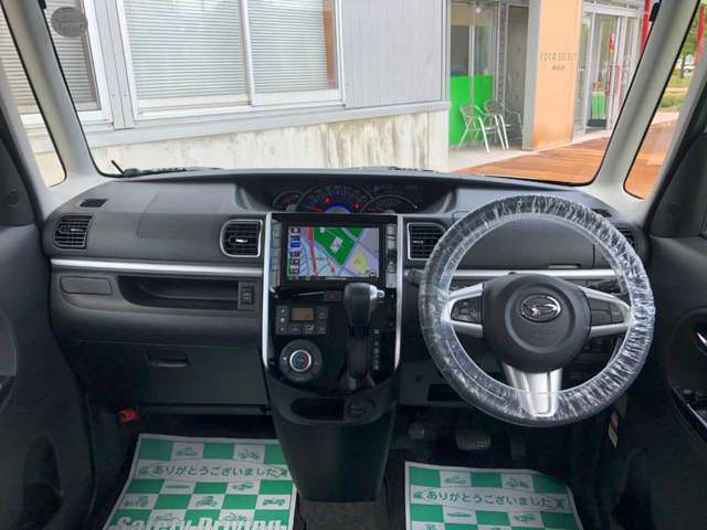 メーターやシフトレバー、スイッチ位置など運転席回りの配置はしっくりいきたいものですね！まずは座ってチェックしてみてください♪