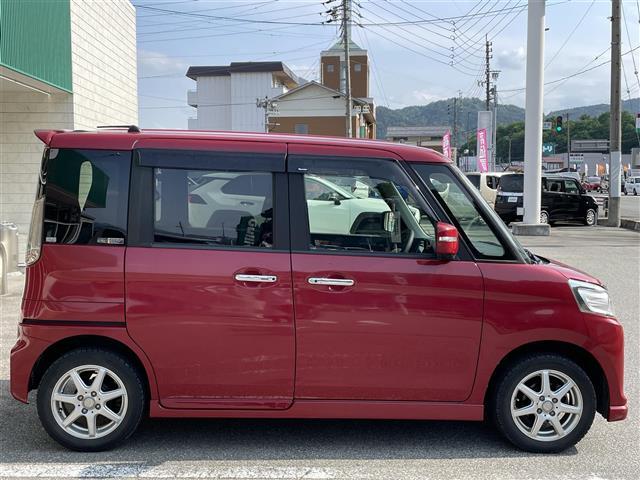 こちら右側面の写真です。別途、様々な角度からの写真も撮影しておりますので、お問い合わせいただけましたら、メールにてお送りすることも可能です。中古車は一物一価なので、お早目のご検討よろしくお願いします。