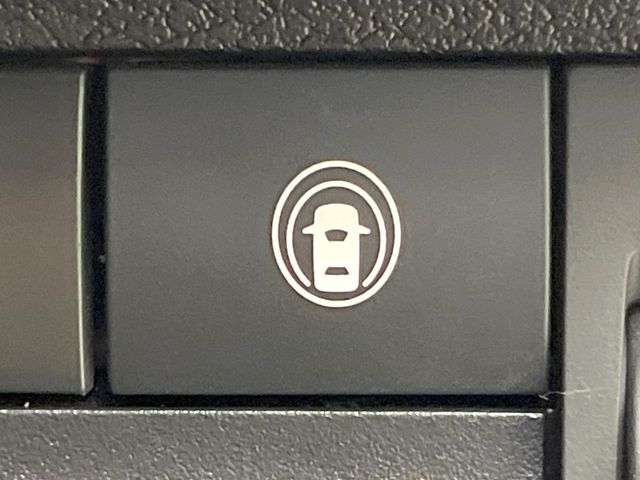 【クリアランスソナー】バンパーに付いたセンサーが障害物を検知！一定の距離に近づくとアラートで教えてくれます♪狭い駐車スペースや車庫入れ時も安心ですね☆
