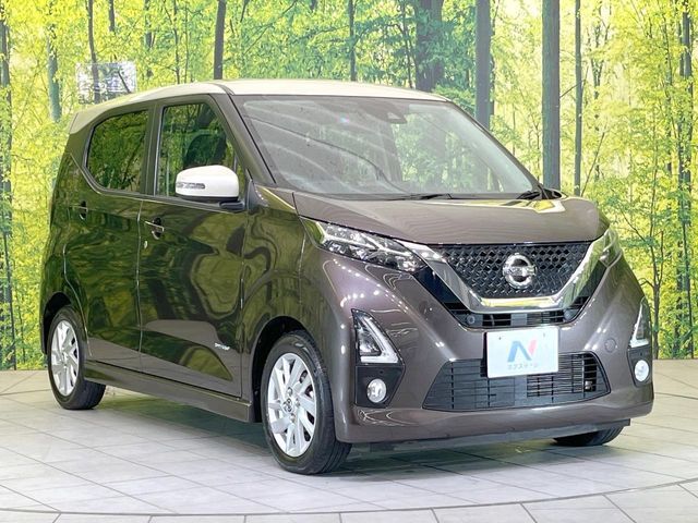 大好評のボディコーティング「弾スプラッシュコート」もご納車までに施工可能。通常のガラスコートと異なる、耐久年数6年の無機質ガラスコーティングが、ボディをキレイな状態に保ってくれます。