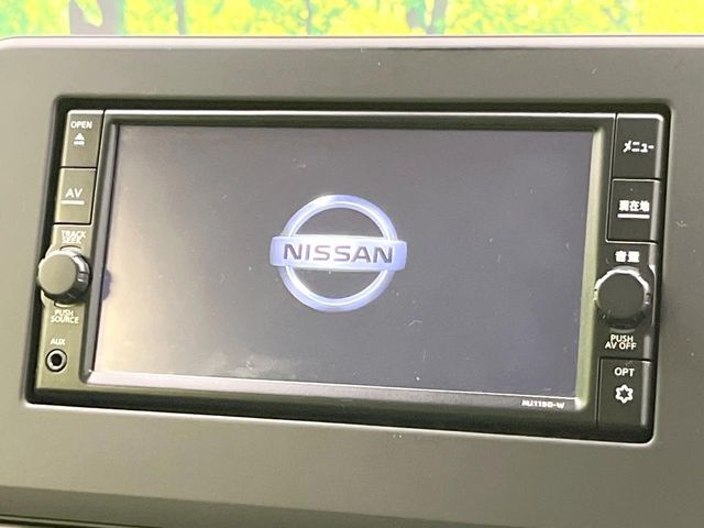 【純正ナビ】人気の純正ナビを装備しております。ナビの使いやすさはもちろん、オーディオ機能も充実！キャンプや旅行はもちろん、通勤や買い物など普段のドライブも楽しくなるはず♪