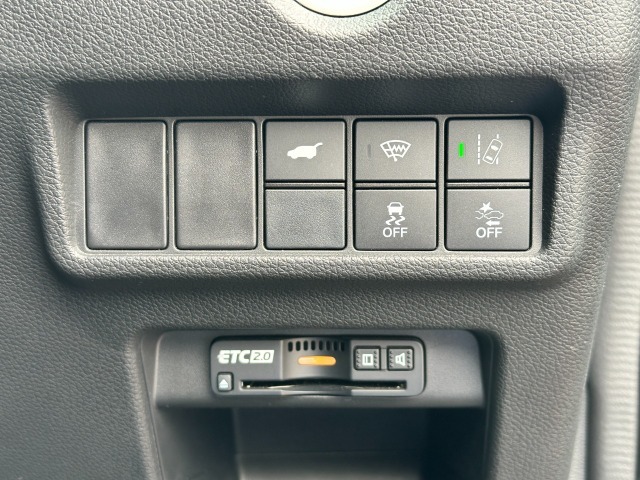 ホンダセンシング機能のボタンです。多彩な先進安全機能でより安全で快適なドライブを支援します。