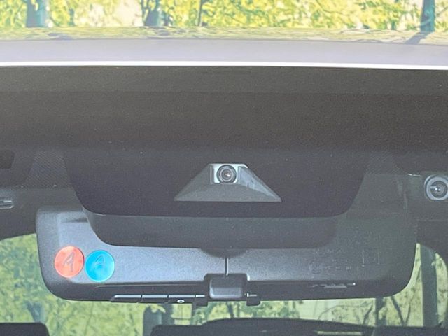 【トヨタセーフティセンス】走行中に前方の車両等を認識し、衝突しそうな時は警報とブレーキで衝突回避と被害軽減をアシスト。より安全にドライブをお楽しみいただけます。