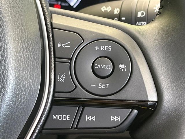 【レーダークルーズコントロール】高速道路での長距離走行が楽に！！自動で速度を保つクルーズコントロールが、衝突軽減システムと連携し、前方の車両を感知して車間を保つように速度調節してくれます！！