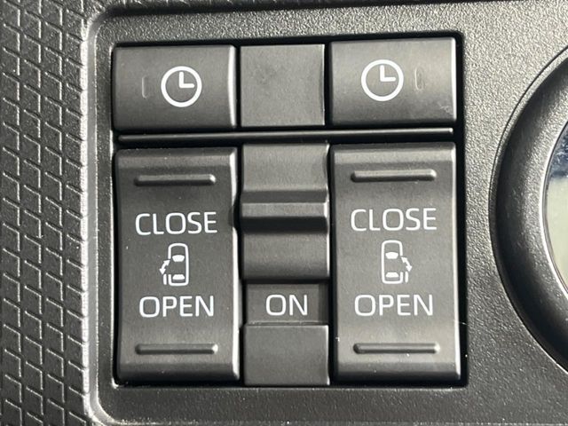 【両側パワースライドドア】スマートキーや運転席のスイッチで後席両側スライドドアの開閉が可能♪電動だから力を入れてドアを開ける必要が無く、小さなお子様でも簡単に開け閉めでき快適です♪