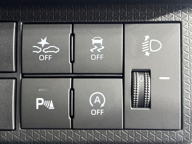【スマートアシスト】走行中に前方の車両等を認識し、衝突しそうな時は警報とブレーキで衝突回避と被害軽減をアシスト。より安全にドライブをお楽しみいただけます。