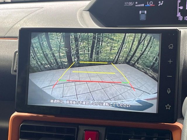 【バックカメラ】駐車時に後方がリアルタイム映像で確認できます。大型商業施設や立体駐車場での駐車時や、夜間のバック時に大活躍！運転スキルに関わらず、今や必須となった装備のひとつです！