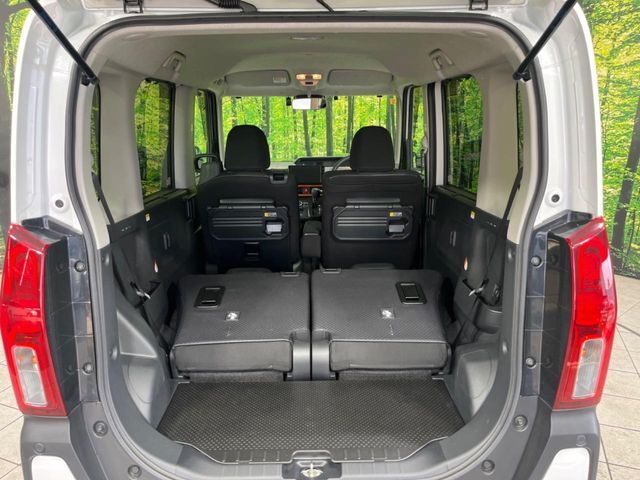 普段のお買い物や通勤、送迎等に十分な荷室スペースを確保しております。セカンドシートを倒すと、大きな荷物の積載も可能です♪