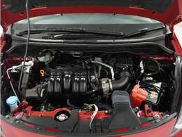 エンジンは車の心臓部分です。このエンジンルームが汚いとトラブルの基になります。当店は専用の液剤を使って徹底的に綺麗にします。