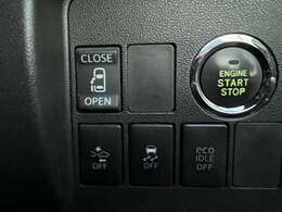 パワースライドドアも装備されております♪荷物をもっての乗り降りや傘を差しながらでも簡単に開閉可能です♪開閉時に異音等も無くとてもスムーズです♪車内からボタン一つで簡単に操作が行えます♪