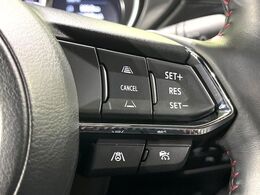 【マツダ・レーダークルーズコントロール】高速道路での長距離走行が楽に！自動で速度を保つクルーズコントロールが、衝突軽減システムと連携し、前方の車両を感知して車間を保つように速度調節してくれます！！