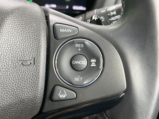 【アダプティブクルーズコントロール】高速道路での長距離走行が楽に！！自動で速度を保つクルーズコントロールが、衝突軽減システムと連携し、前方の車両を感知して車間を保つように速度調節してくれます！！