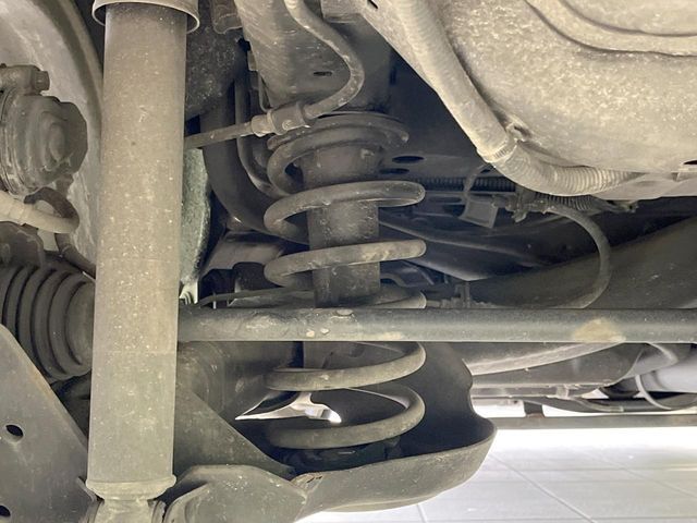 お車を安心してお乗りいただく為には、足回りの定期点検が欠かせません。サービスサポート（有償保証）では無料点検もご提供しており、安心のカーライフをお過ごしいただけるサポート体制が整っています。