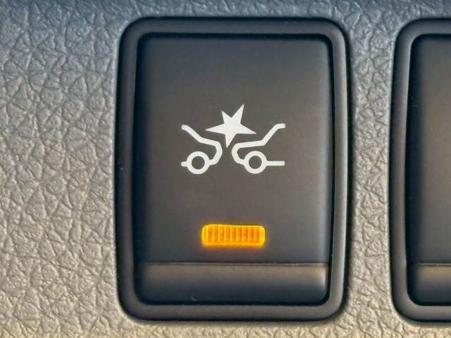 【衝突軽減ブレーキ】万が一のときにレーダーやセンサーなどが前方障害物や車両などを検知し、衝突の可能性がある際に緊急ブレーキをかける機能です。