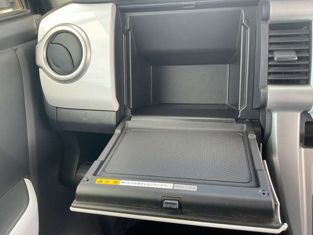 アッパーボックスの小物入れです