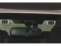 アイサイトはステレオカメラによる認知と制御によって実現。常に前方を監視し人の目と同じ様に距離を図ることが可能。さらに車や人、白線等を識別できカラー画像によるブレーキランプ認識など、高い性能を誇ります。