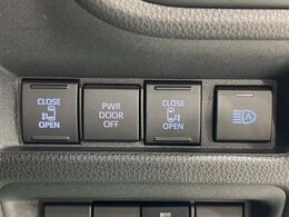 【両側パワースライドドア】スマートキーや運転席のスイッチで後席両側スライドドアの開閉が可能♪電動だから力を入れてドアを開ける必要が無く、小さなお子様でも簡単に開け閉めでき快適です♪