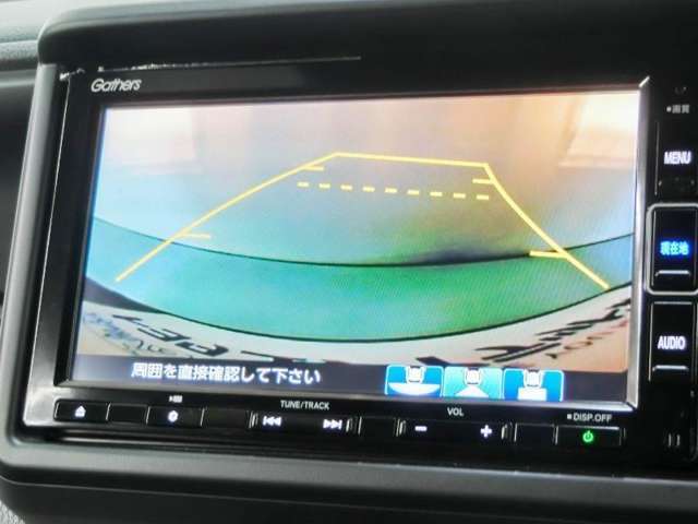 バックモニターで車庫入れも安心。