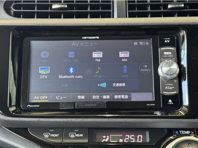 Bluetooth対応、CD/DVD再生機能付き。お好きな音楽を聴きながらのドライブは楽しいですよね～♪